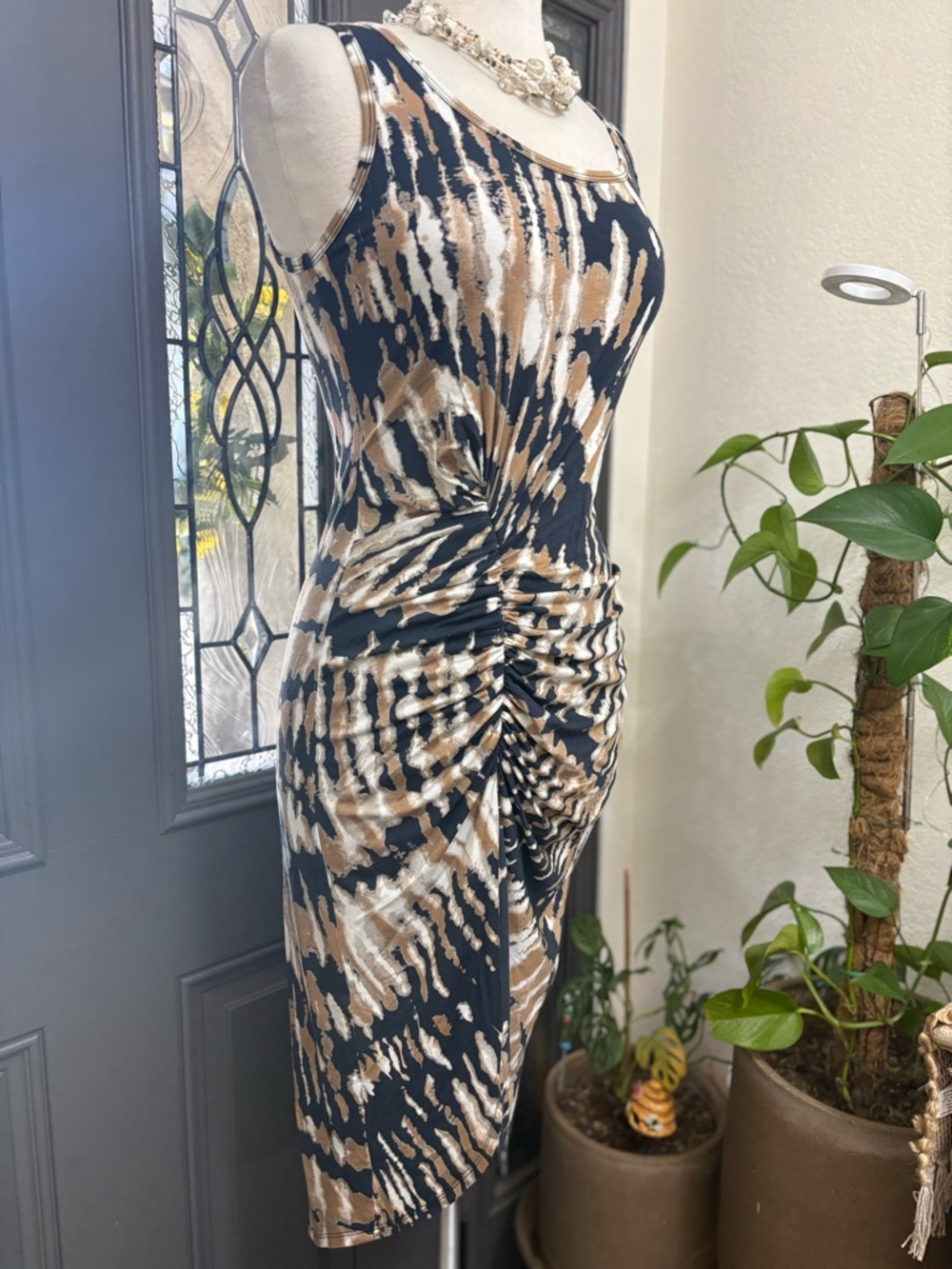 Karen Kane Navy, Tan and White Ruched Midi Dress - Picture 4 of 9